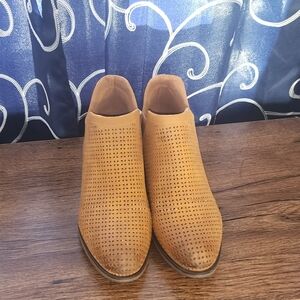 Pierre Dumas Booties Womens Size 11